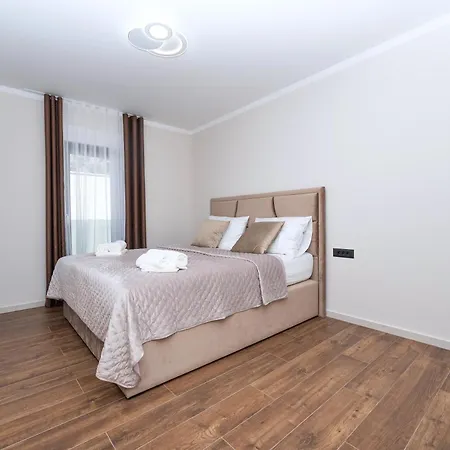 Ap12b * Макарска