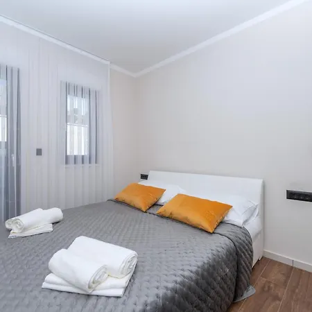 Ap12b * Макарска