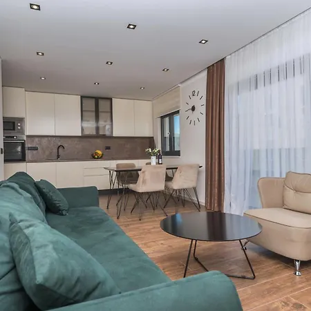 Ap12b מאקרסקה